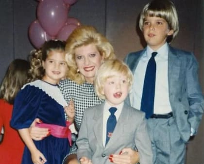 La primera esposa de Donald Trump fue Ivana Trump, con quien tuvo tres hijos: Donald Jr., Ivanka y Eric.