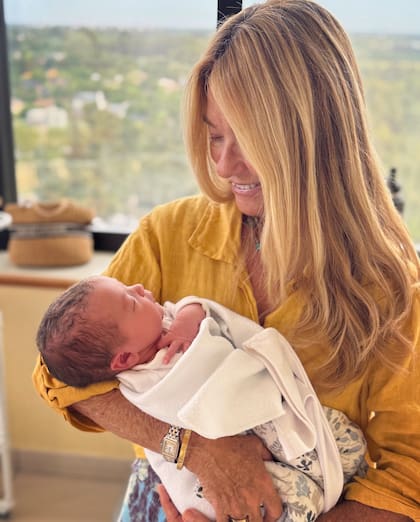 La primera foto de Rosa, la nieta más pequeña de Las Trillizas de Oro