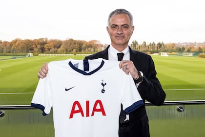 La primera imagen de Mourinho con la camiseta de Tottenham