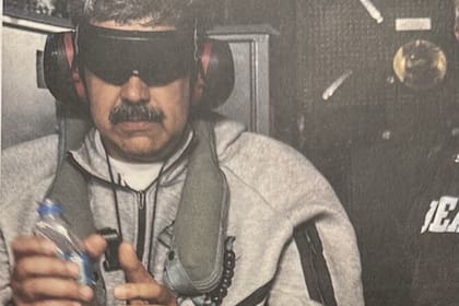 La primera imagen de Nicolás Maduro tras ser detenido en el marco de una operación militar estadounidense