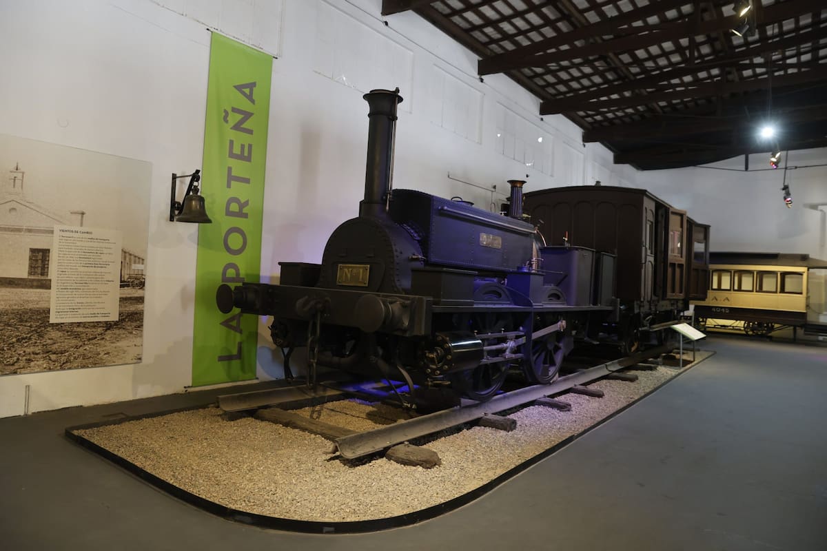 La primera locomotora que circuló por la Argentina, en 1857