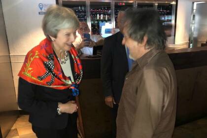 La primera ministra británica visitó una parrilla de Puerto Madero y disfrutó clásicos de la gastronomía argentina: bife de chorizo, malbec y panqueques de dulce de leche