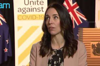 La primera ministra de Australia, Jacinda Ardem, fue sorprenida en vivo por un terremoto