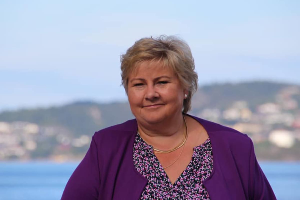 La primera ministra de Noruega, Erna Solberg, fue multada por violar las medidas del gobierno