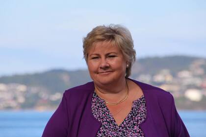 La primera ministra de Noruega, Erna Solberg, fue multada por violar las medidas del gobierno