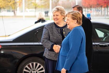 La primera ministra de Noruega, Erna Solberg, y la canciller alemana, Angela Merkel