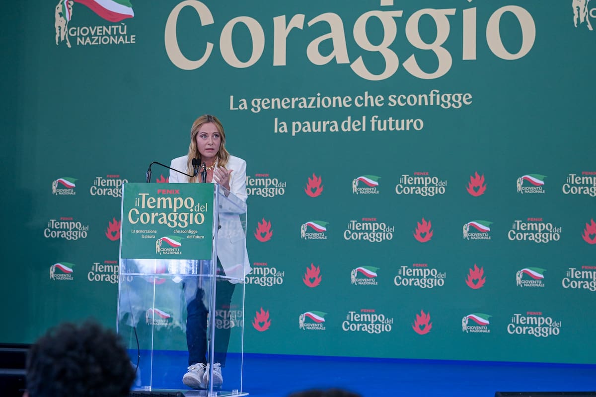 La primera ministra italiana Giorgia Meloni asiste a Fenix, el festival juvenil de la FdI, en Roma,