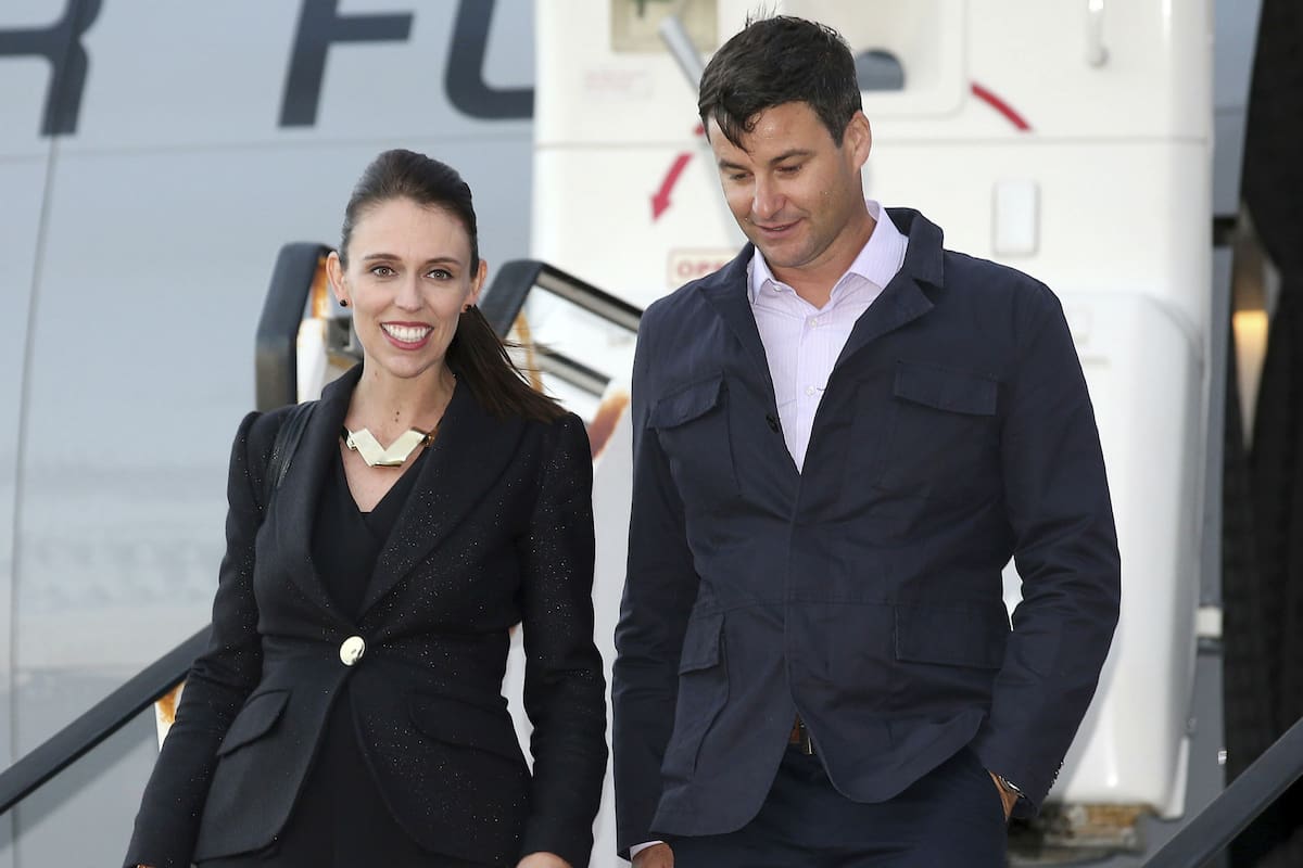 La primera ministra nezelandesa se casará con su pareja con quien tuvo un hijo durante su mandato.