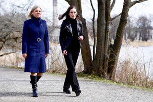 La primera ministra sueca, Magdalena Andersson, y su par de Finlandia, Sanna Marin, el 13 de abril pasado, durante un encuentro para debatir el ingreso al a OTAN