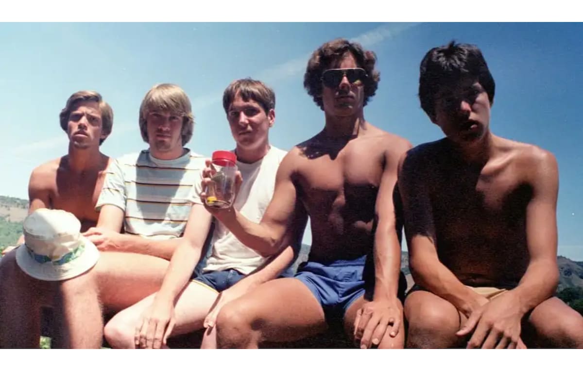 La primera postal de John Wardlaw, Mark Rumer-Cleary, Dallas Burney, John Molony y John Dickson, en 1982