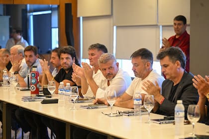 La primera reunión del comité de la Liga Profesional de 2026, en Puerto Madero; luego, Tapia recibió a los dirigentes del ascenso en la AFA