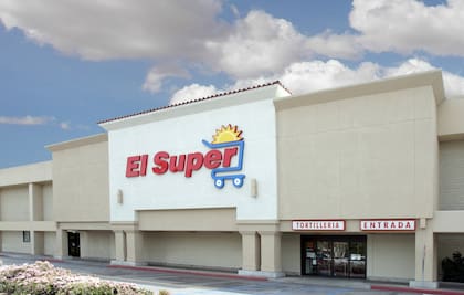 La primera sucursal de El Super en Estados Unidos, ubicada en California