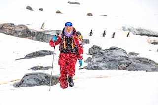 Fue oficial de la Armada, sintió el llamado antártico y hoy defiende el silencio urgente de pingüinos y ballenas
