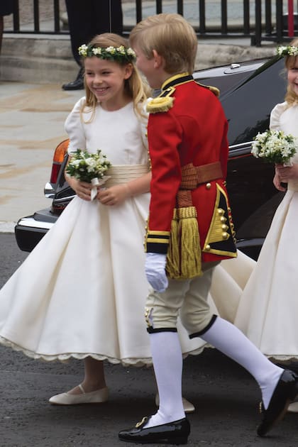La primera vez que se la vio en público fue el 29 de abril de 2011, cuando fue dama de honor de la boda de William y Kate.