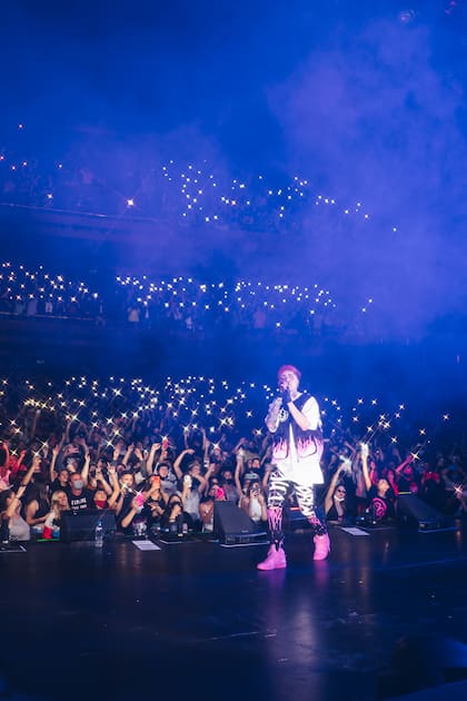 “La primera vez que toco en un show propio después de dos años. No saben lo difícil que fue para mí, pero bueno estamos para eso”, dijo el lunes a la noche Lit Killah frente a un Gran Rex repleto