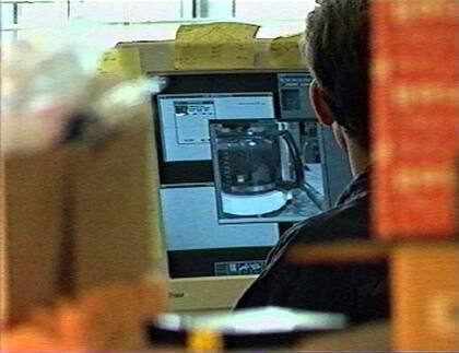 La primera webcam de la historia permitía ver si una cafetera estaba llena; la crearon en 1991 en la universidad de Cambridge; hasta 1993 había que correr una aplicación para conocer su estado; a partir de noviembre de 1993 estuvo accesible como una página web; en 2001 fue desconectada