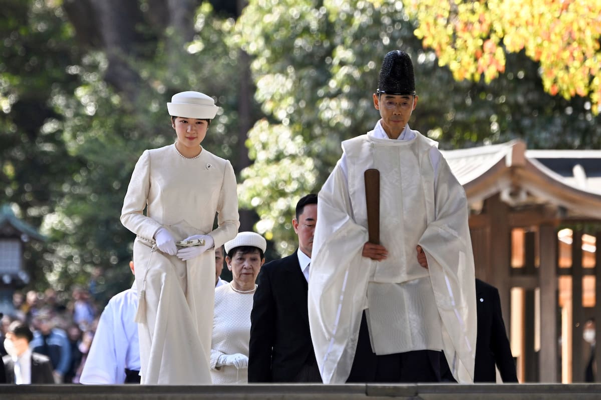 La princesa Aiko y la emperatriz Masako a su llegada a una conmemoración histórica en el templo Meiji de Tokio (Archivo)