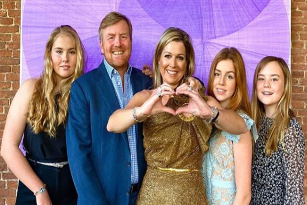 La princesa Alexia, la hija del medio de los reyes Máxima y Guillermo, es conocida por su extrovertida personalidad. La familia real decidió eliminar un video donde se la ve cantando con dos amigas un tema de tinte racista