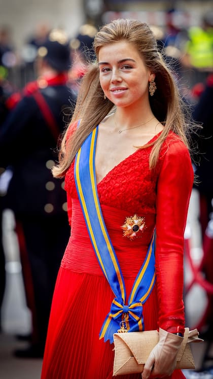 La princesa Alexia se lució con un vestido rojo en el Día del Príncipe