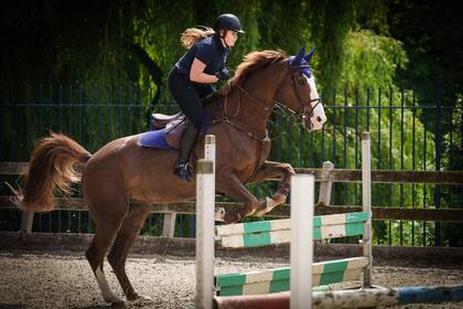 La princesa Amalia junto a su caballo preferido, Mojito. Copyright: RVD - Martijn Beekman