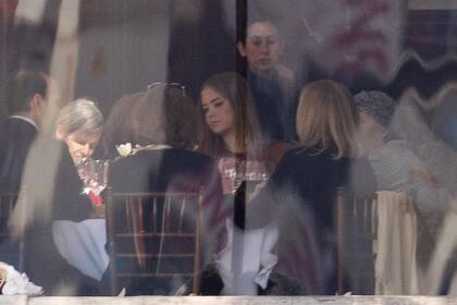 La princesa Ariane, la más chica de las hijas de Máxima, también estuvo presente en el almuerzo y ocupó una de las mesas dispuestas para ocho comensales.