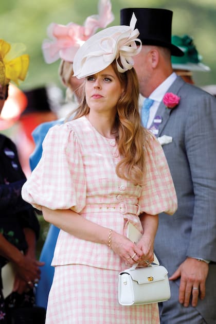 La princesa Beatriz, hija de los ex duques de York Andrés
Mountbatten-Windsor y Sarah Ferguson, fue más
discreta en
cantidad, pero
consistente en el
valor. Conquistó el décimo puesto al gastar 54.598 euros. La royal vistió 55 nuevas prendas en 2025