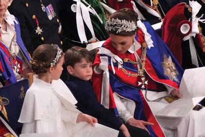 La princesa de Gales con sus hijos menores, Louis, de 5 años, y Charlotte, que acaba de cumplir 8.