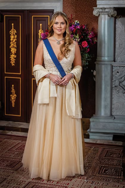 La princesa de Orange, con un vestido de la inglesa Jenny Packham de top bordado en pedrería y falda evasée con capas de tul