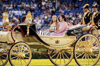 La princesa desfiló en una de las espectaculares carrozas de los Orange Nassau, que tiene 128 años y usaba su tatarabuela, la reina Guillermina