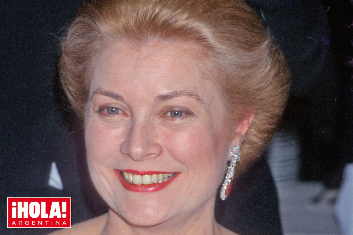 La princesa Grace de Mónaco, quien perdió la vida en septiembre de 1982 debido a una mala maniobra en una curva, cuando conducía su auto entre Roc Agel y Mónaco junto a su hija menor, Estefanía.