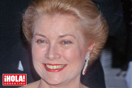 La princesa Grace de Mónaco, quien perdió la vida en septiembre de 1982 debido a una mala maniobra en una curva, cuando conducía su auto entre Roc Agel y Mónaco junto a su hija menor, Estefanía.