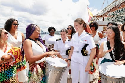 La princesa Leonor, durante la parada en Salvador de Bahía