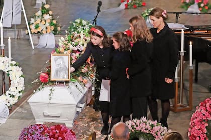 La princesa Marta Luisa y sus hijas, Emma Tallulah, Leah Isadora y Maud Angelica en el funeral de Ari Behn, en 2019