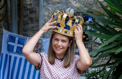 La princesa Nina con su corona.