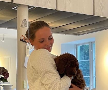 La princesa tiene un vínculo especial con los perros. En la imagen, junto a Molly, una de las mascotas de la familia