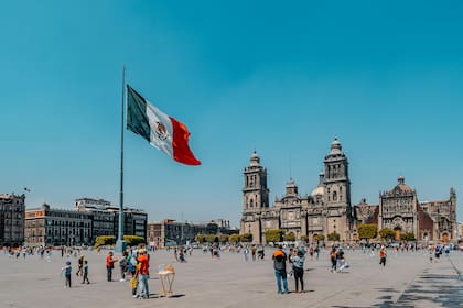 La principal celebración de este feriado se lleva a cabo en el Zócalo de la Ciudad de México (Pexels/Jimmy Elizarraras)