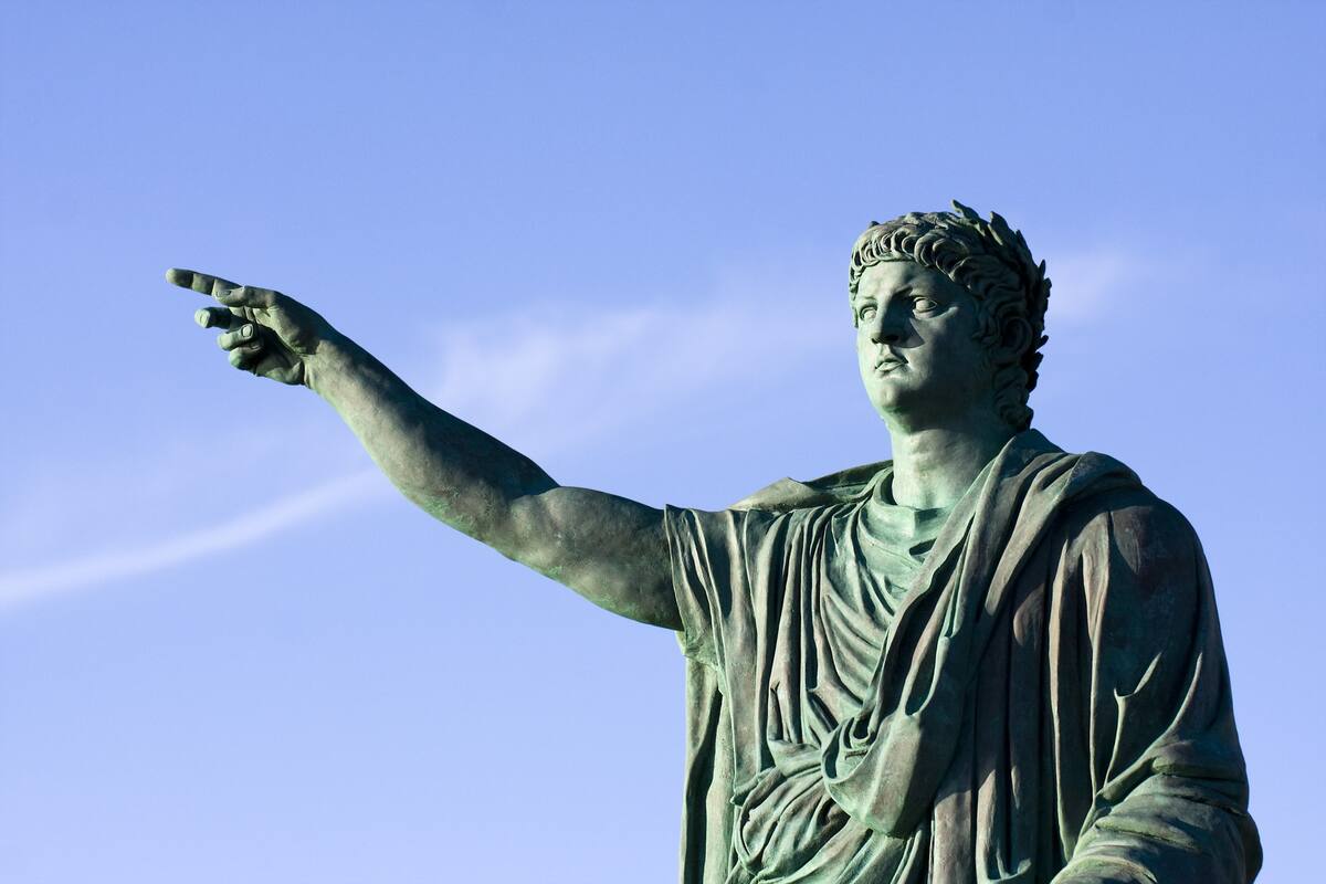 La principal fuente de esta frase es La vida de los 12 Césares, de Suetonio, escrita varias décadas después de la muerte de Nerón