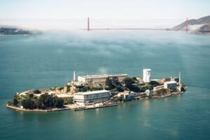 La prisión de Alcatraz estaba en una isla a 2,4 kilómetros de la costa de San Francisco