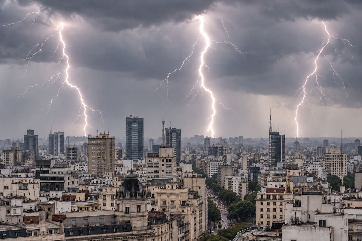 La probabilidad de lloviznas volverá a aumentar durante la madrugada y la mañana del martes 13