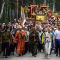 Crece el público que asiste a la vigilia en honor a los Romanov
