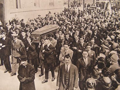La procesión multitudinaria durante el funeral de Pier Giorgio Frassati. (Foto: Dominican Friars)
