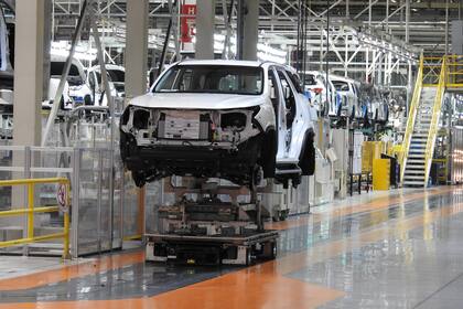 La producción automotriz cayó 21% en abril