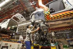 Con la producción de autos a la baja, las automotrices le piden a las provincias que bajen los impuestos