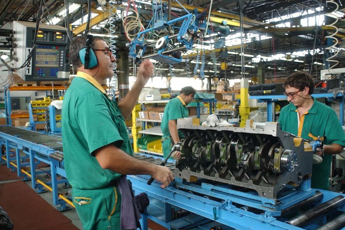 La producción industrial cayó 4,7% en junio respecto de un año atrás y acumula tres meses en baja