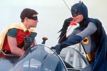 La producción, protagonizada por Adam West como Batman y Burt Ward, de 81 años, como Robin, marcó a toda una generación