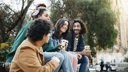 La profesora afirma que todos los demográficos de EE.UU. están impactados por la soledad