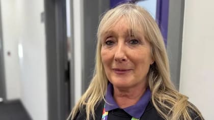 La profesora Angela Connell asegura que la clave del éxito de la escuela está en el aprendizaje alternativo.