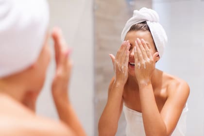 La profesora de Stanford recomienda utilizar al menos SPF 30 todos los días al salir de casa