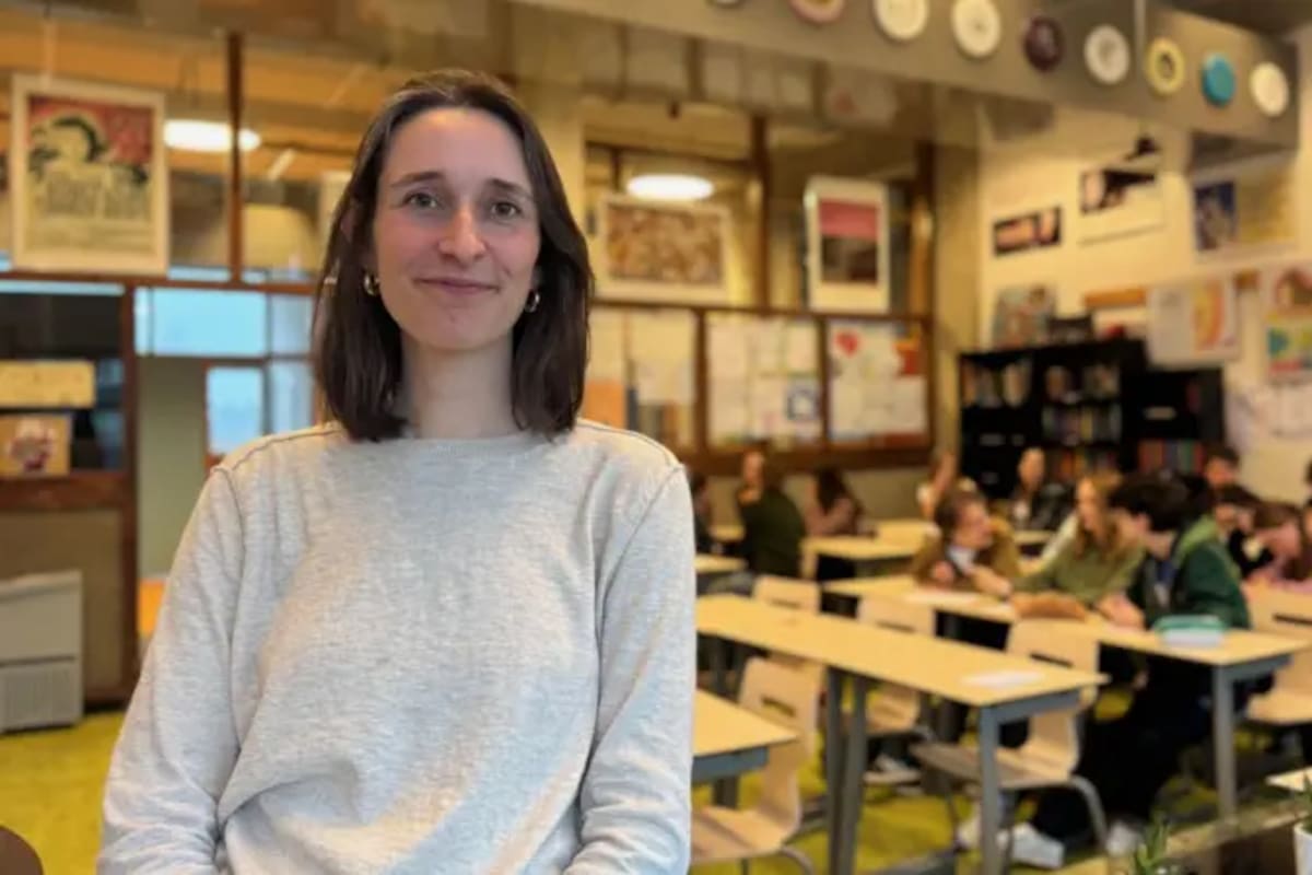 La profesora Ida Peters afirma que ha habido una diferencia tangible en el comportamiento de sus alumnos desde que se prohibieron los teléfonos móviles