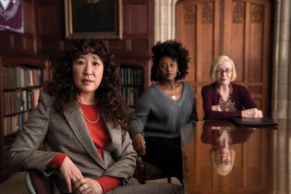 La profesora Ji-Yoon Kim, interpretada por Sandra Oh, no la tendrá fácil en su rol académico.